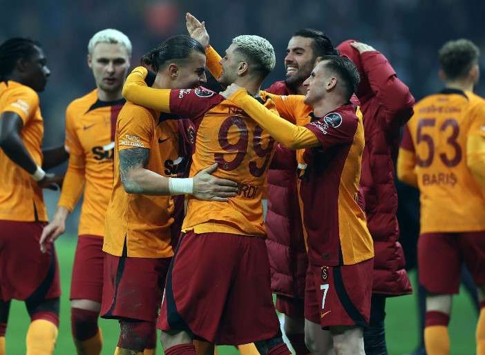 لاعبو جالطة سراي