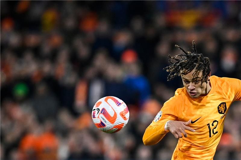 تشافي سيمونز