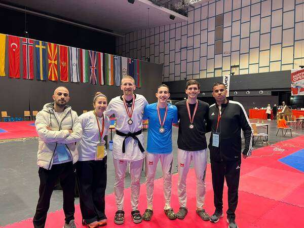 من تتويج اللاعبين في بطولة النمسا