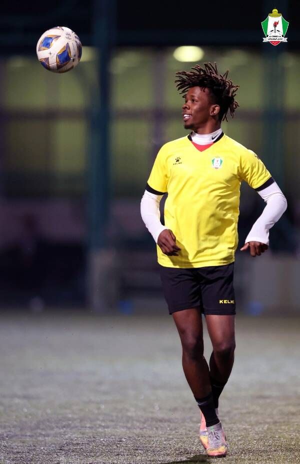 بوجبا بقميص الوحدات