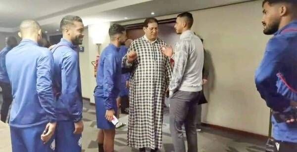 أيت منا يدعم لاعبي الوداد