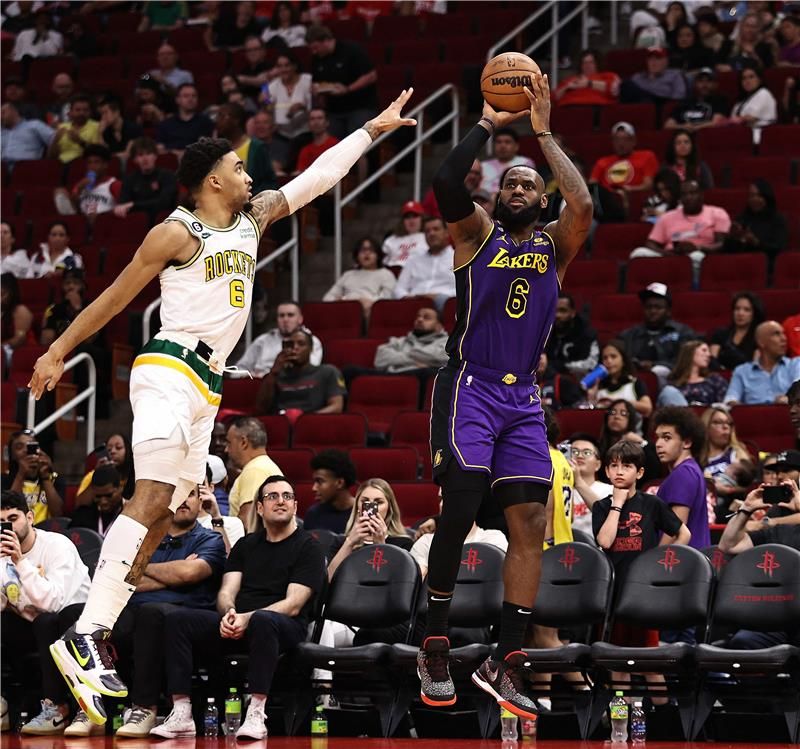 من مباراة لوس أنجليس ليكرز ويوتا جاز