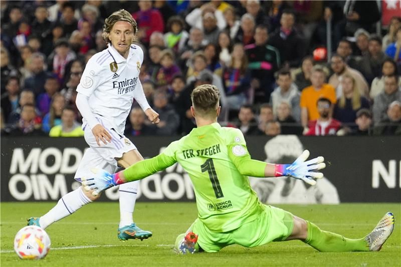 مودريتش خلال الكلاسيكو