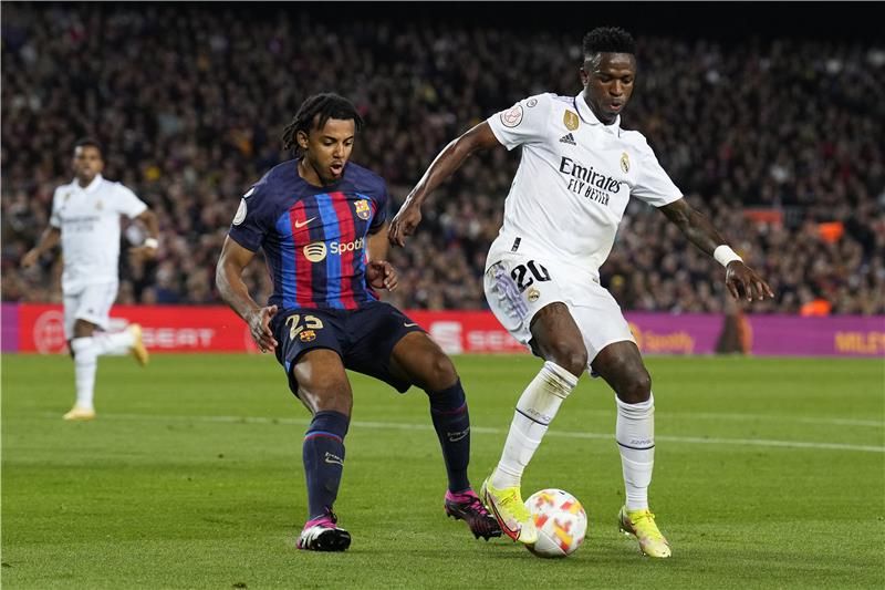 من كلاسيكو ريال مدريد وبرشلونة