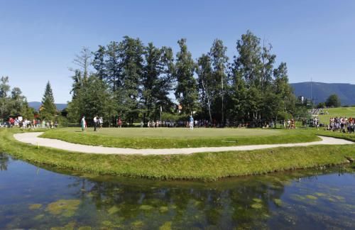 2011-08-21t165434z_01_pej13_rtridsp_3_golf-european_reuters