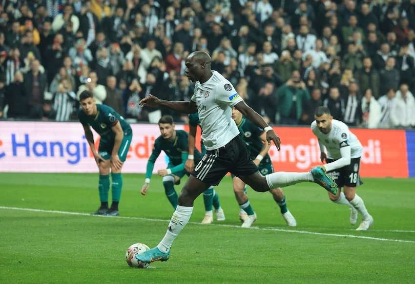 جانب من اللقاء (نقلا عن حساب الفريق علي تويتر)