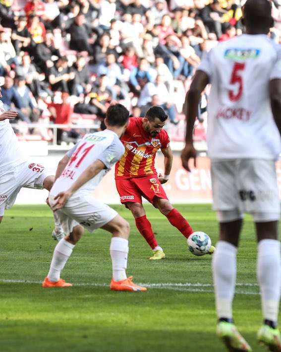 جانب من اللقاء (نقلا عن حساب الفريق علي تويتر)