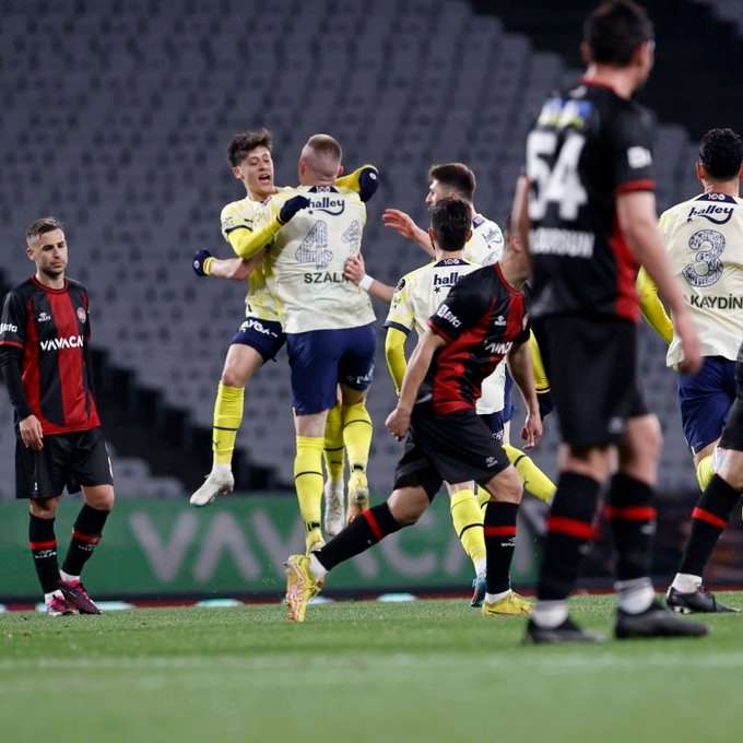 من اللقاء (نقلا عن حساب فناربخشة علي تويتر)