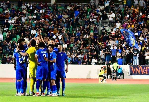 لاعبو الميناء