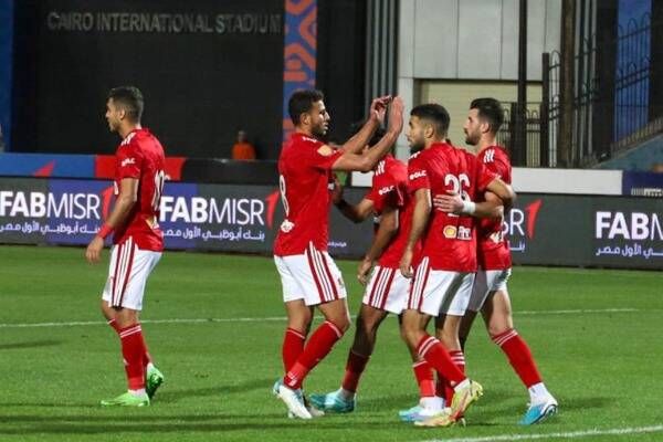 لاعبو الأهلي