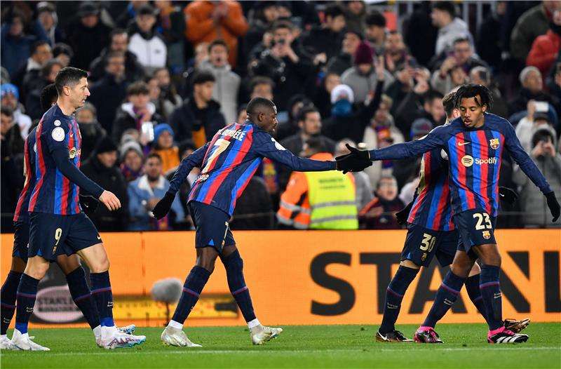 لاعبو برشلونة