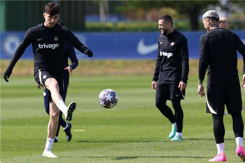 كاي هافيرتز (يسار)