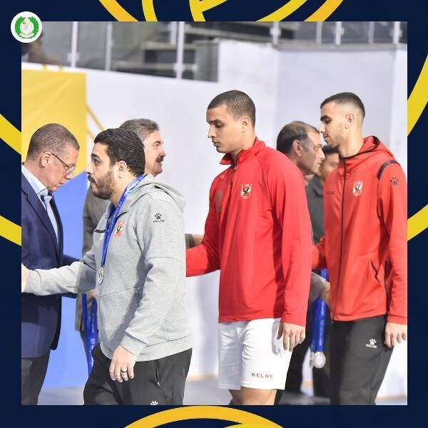 من تسليم الميداليات