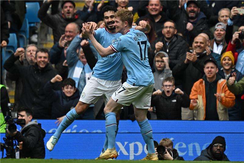 إلكاي جوندوجان مع دي بروين