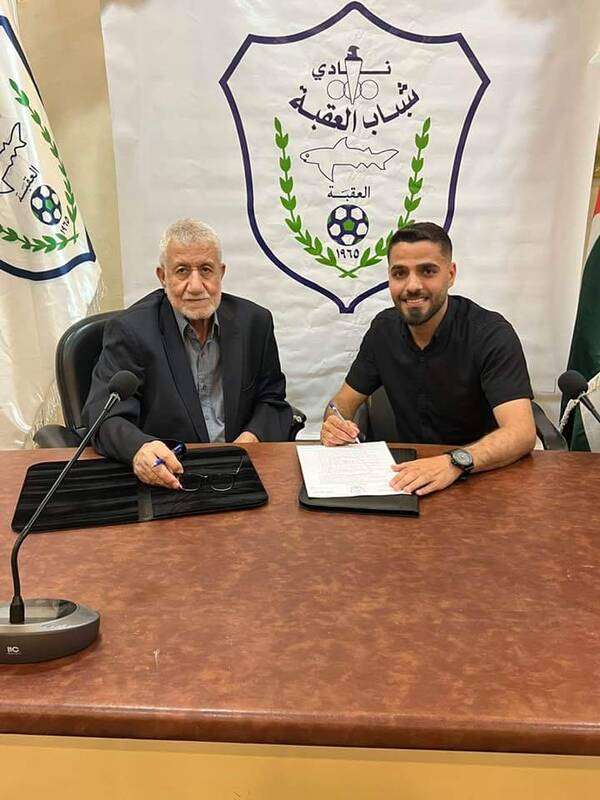 جانب من التوقيع