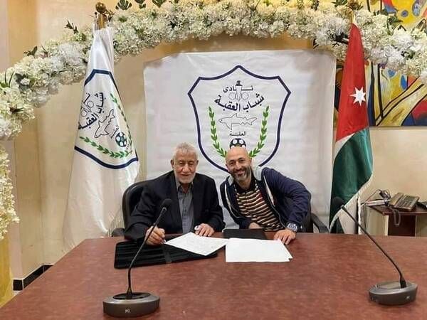 من توقيع السباح