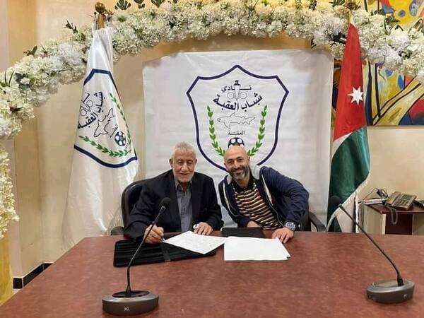 من توقيع السباح