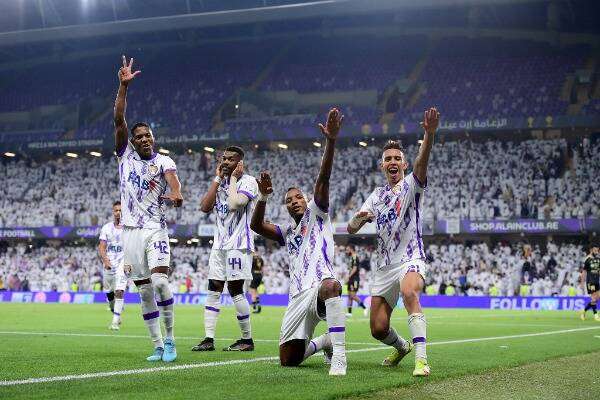 لاعبو العين