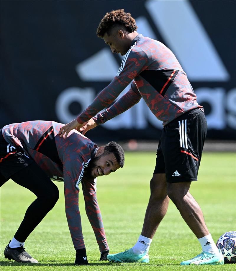 مزراوي (يسار)