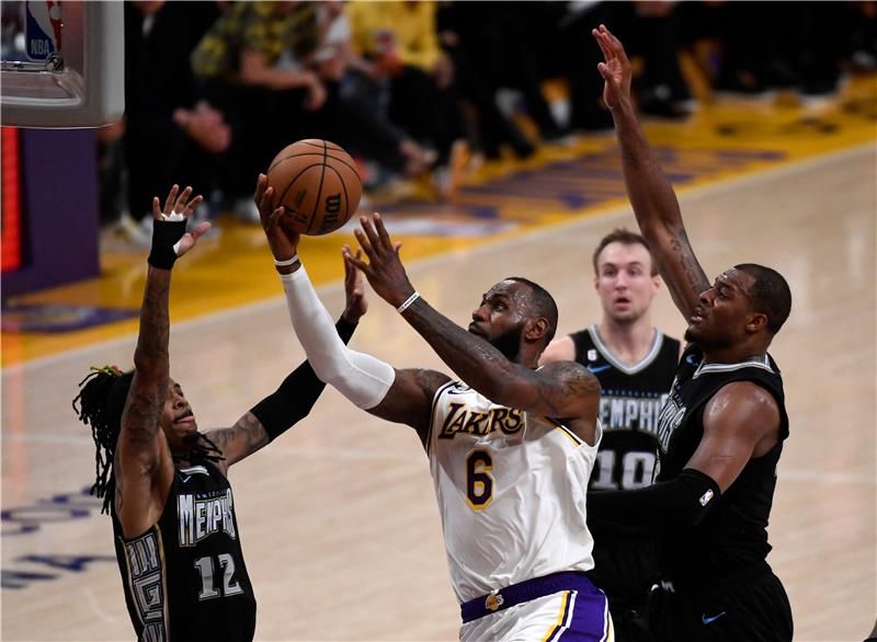 ليبرون جيمس