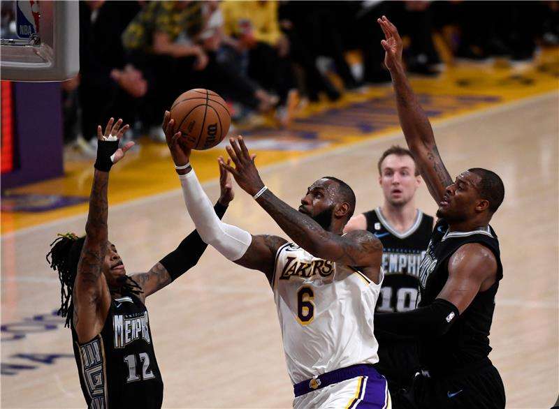 ليبرون جيمس