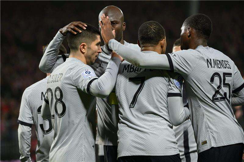 لاعبو باريس