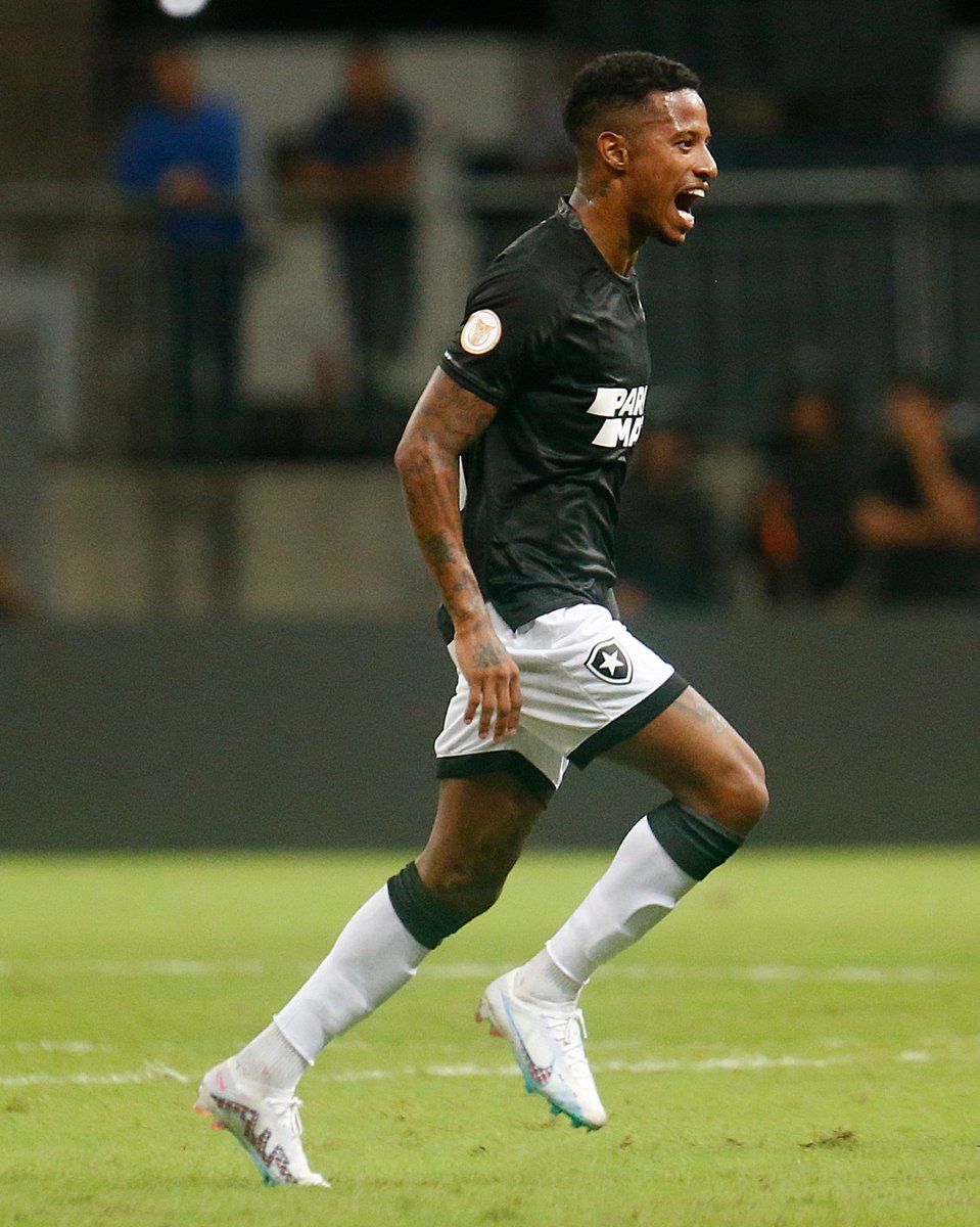 جانب من اللقاء (نقلا عن حساب الفريق على تويتر)