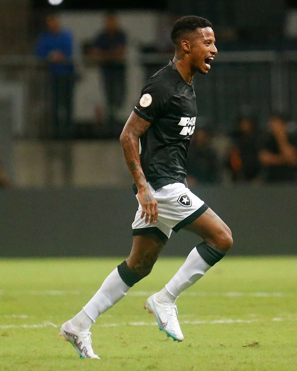 جانب من اللقاء (نقلا عن حساب الفريق على تويتر)