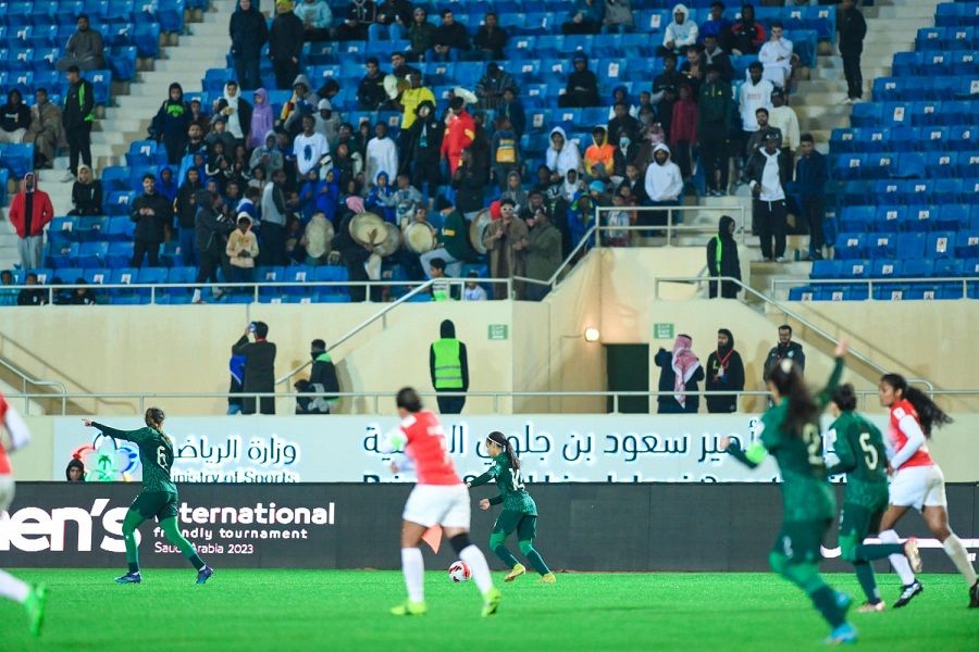 الجمهور في لقاء السعودية وموريشيوس للسيدات