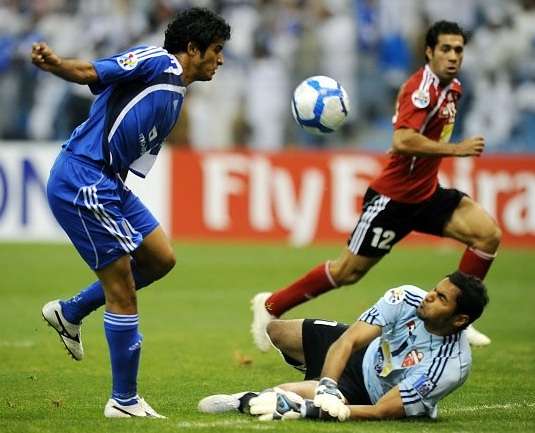 حسني عبدربه بقميص الأهلي الإماراتي ضد الهلال السعودي