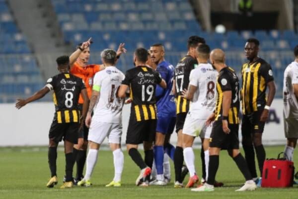 لقاء سابق بين اتحاد جدة والشباب