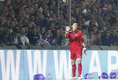 جماهير فريق بيرشوت تردد الهتافات العنصرية تجاه الياباني كاواشيما