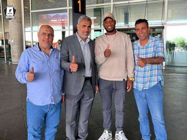 من استقبال لازارو