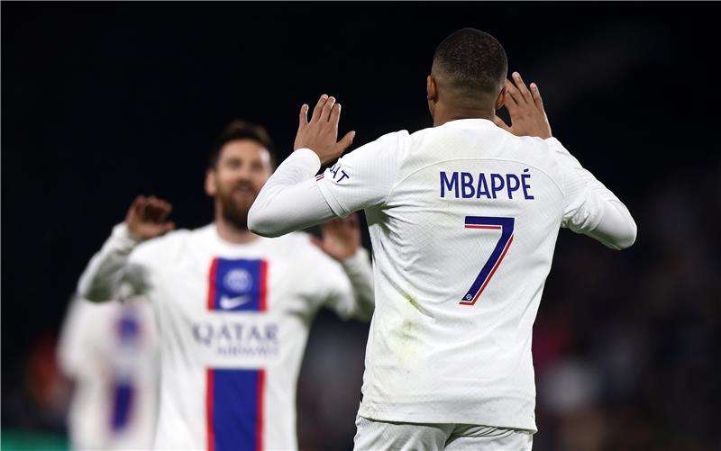 مبابي وميسي