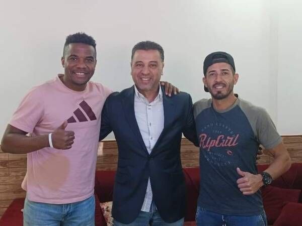 النجار يتوسط المحترفين