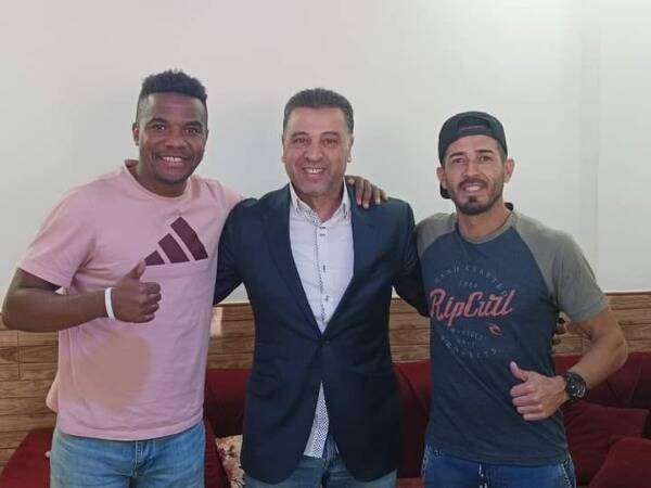 النجار يتوسط المحترفين