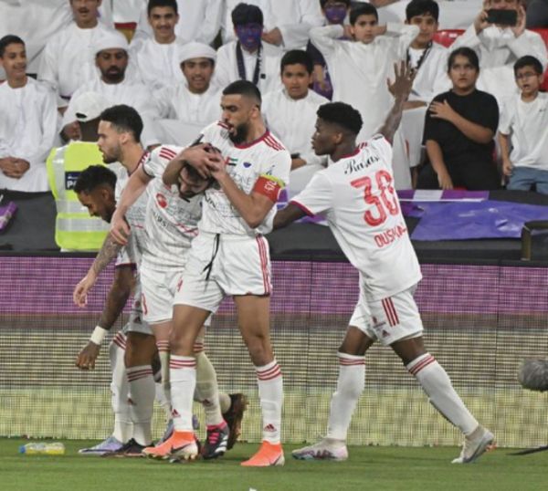 فرحة لاعبي الشارقة