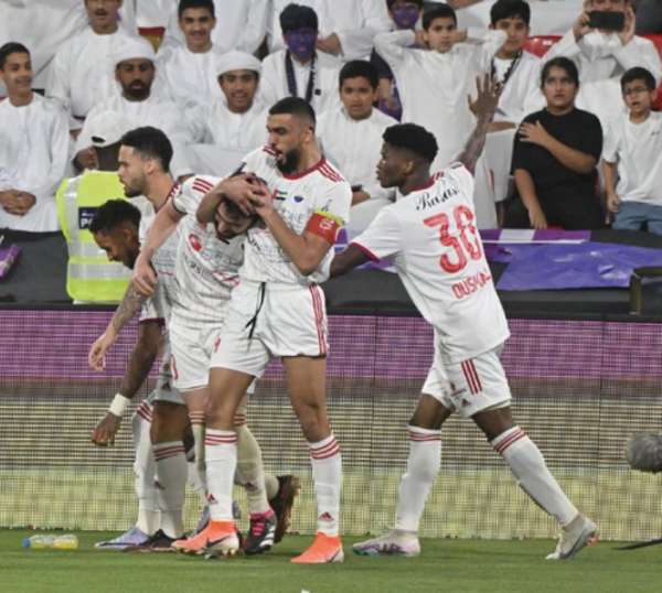 فرحة لاعبي الشارقة