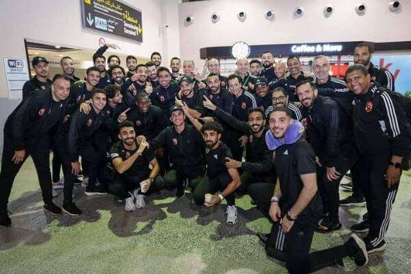 فخري بين لاعبي الأهلي