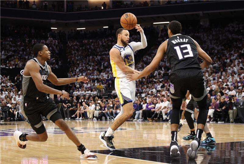 من مباراة جولدن ستيت ووريرز وساكرامنتو كينجز