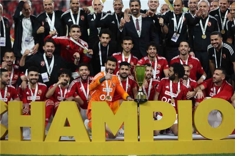 تتويج الأهلي بكأس السوبر