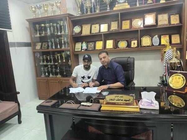 من توقيع اللاعبين