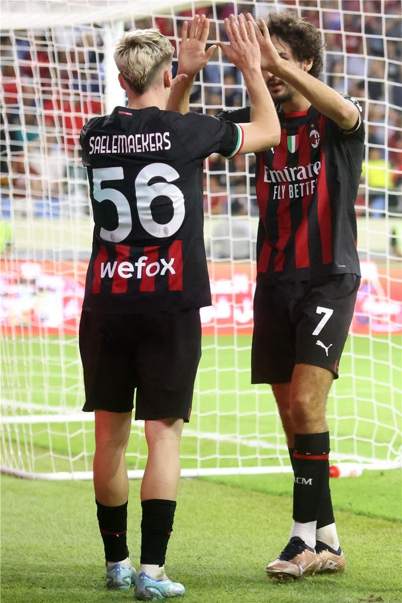 ياسين عدلي (يمين)