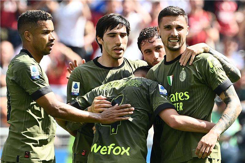 لاعبو ميلان