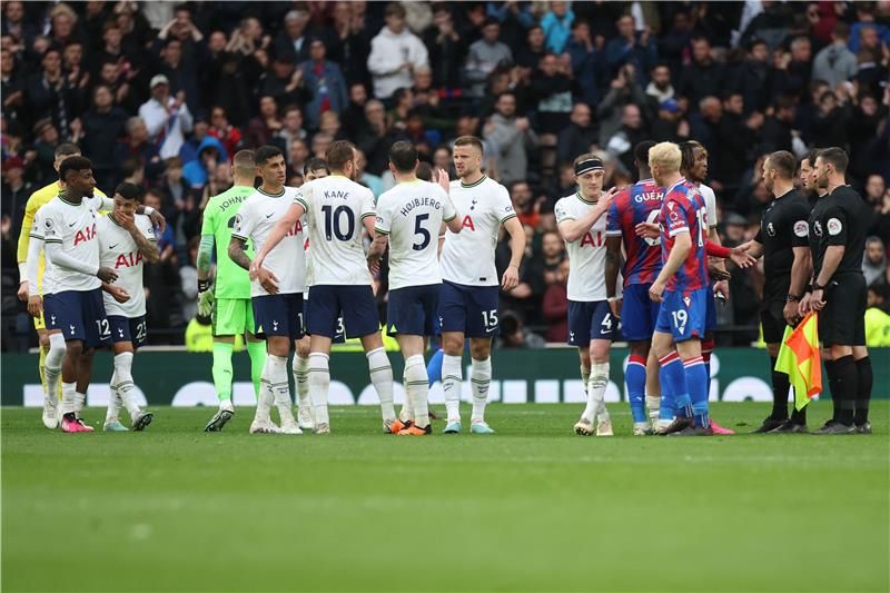 لاعبو توتنهام