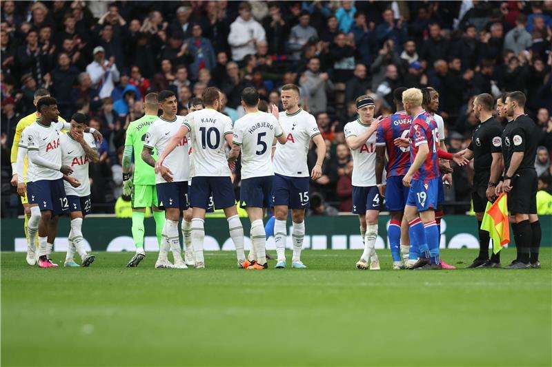 لاعبو توتنهام