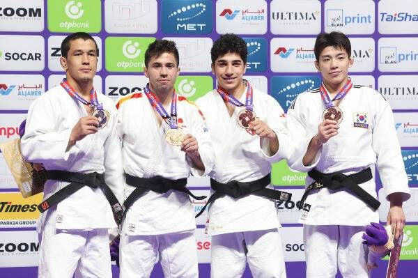 من مراسم التتويج