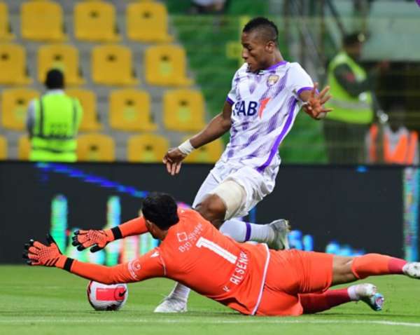 من مباراة العين والوصل