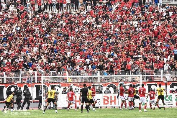 جماهير النجم من اللقاء