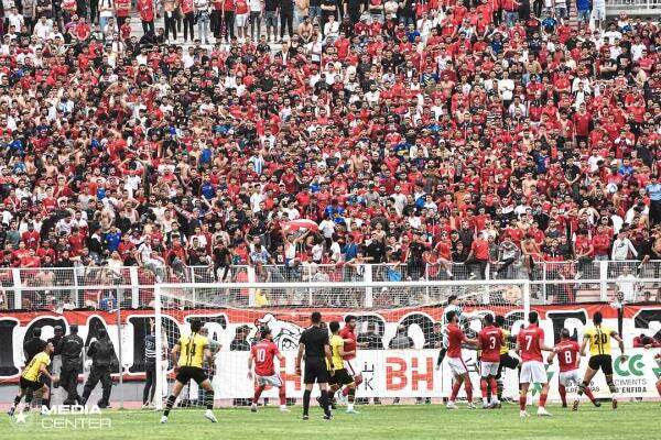 جماهير النجم من اللقاء